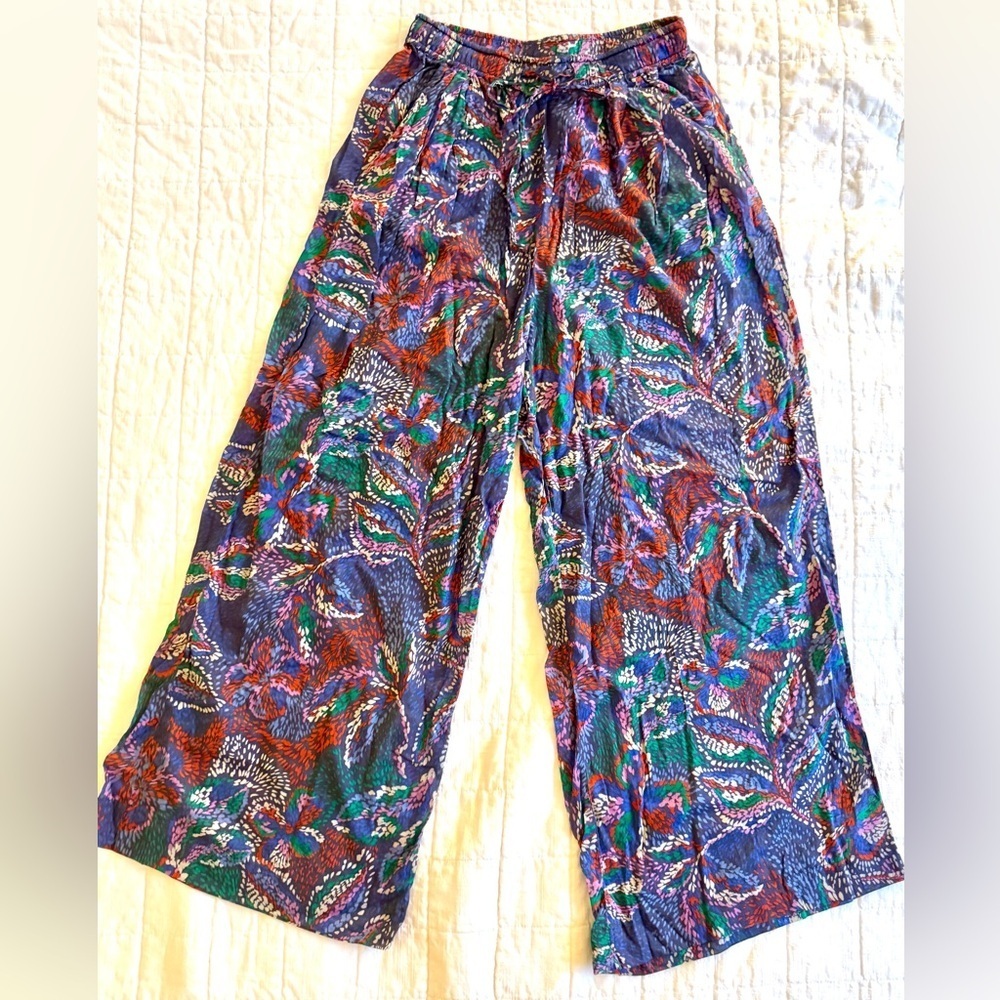 Sundry Multicolor Patterned Fabric - Picture 2 of 8